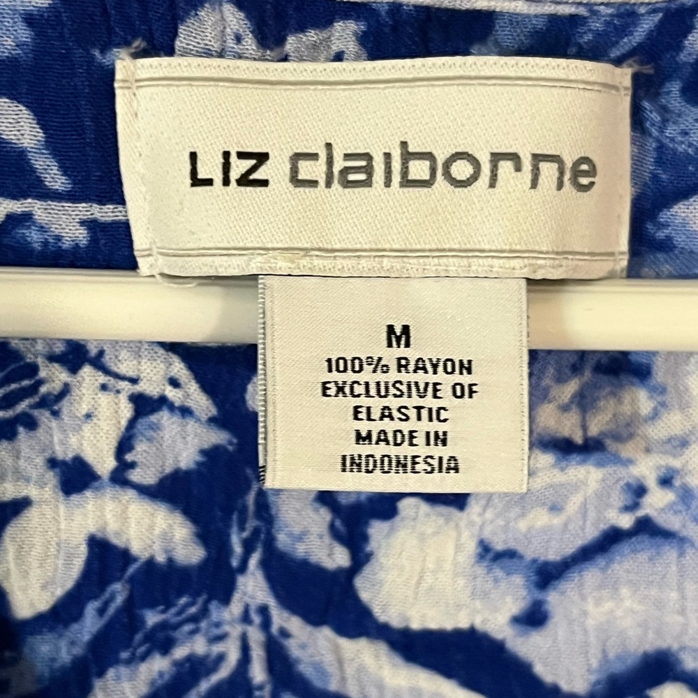 Liz Claiborne Blue and White Sleeveless top. AA - Picture 4 of 6
